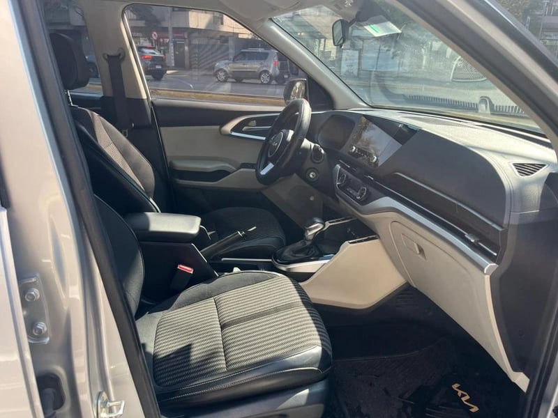 Kia CARENS EX 1.4 AUT 2022 - Imagen 12 de 17