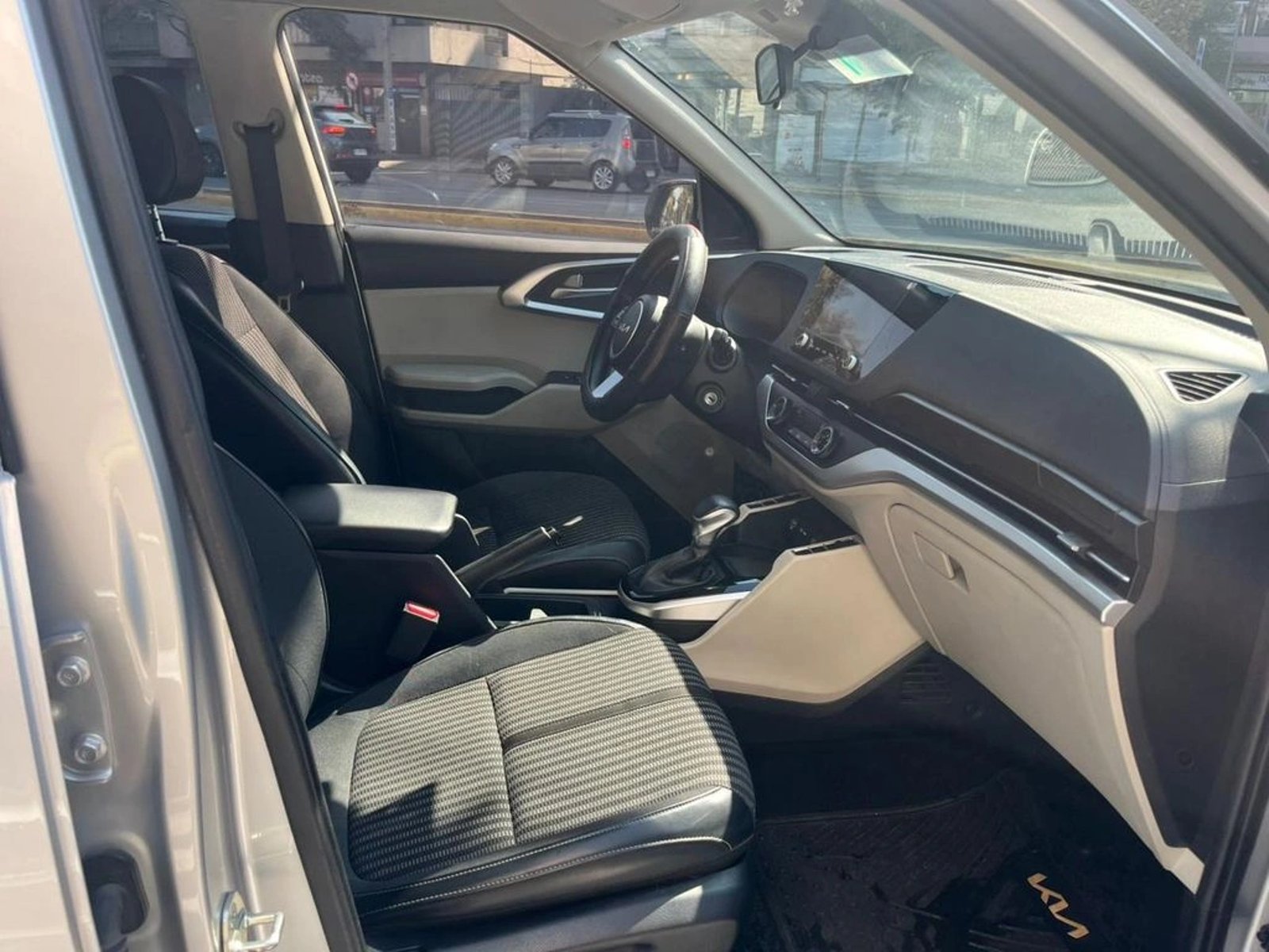 KIA CARENS EX 1.4 AUT 2022 - Imagen 12 de 20