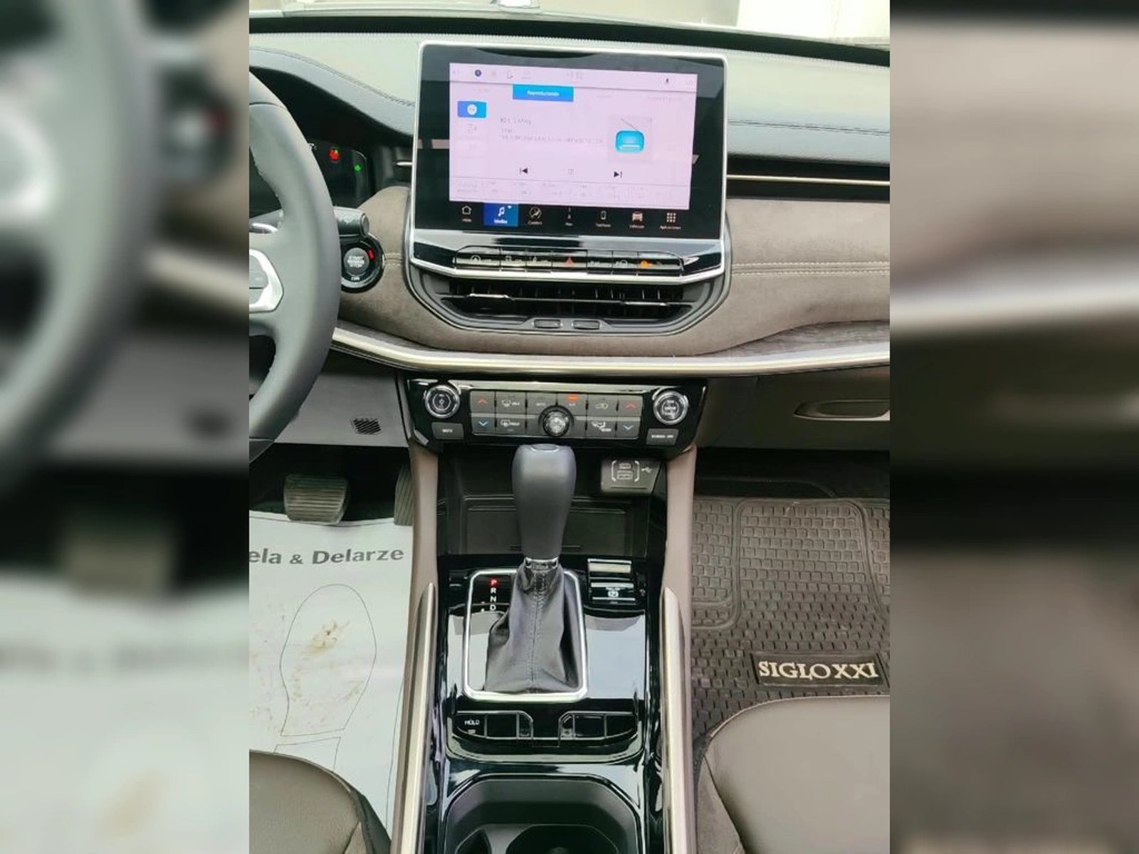 Jeep COMMANDER MCA OVERLAND 1.3T AT6 FWD 2026 - Imagen 13 de 16