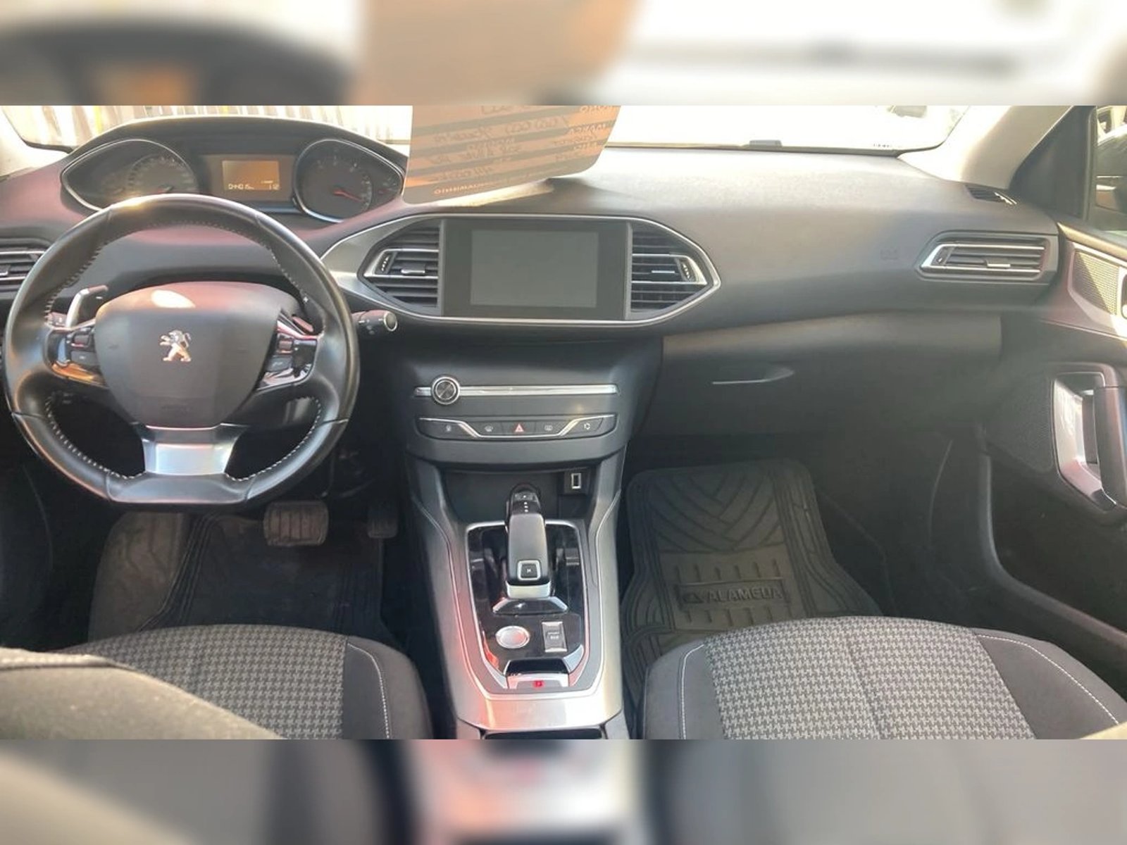 Peugeot 308 Allure Pack BlueHDi 130 EAT8 2019 - Foto 5 de 7