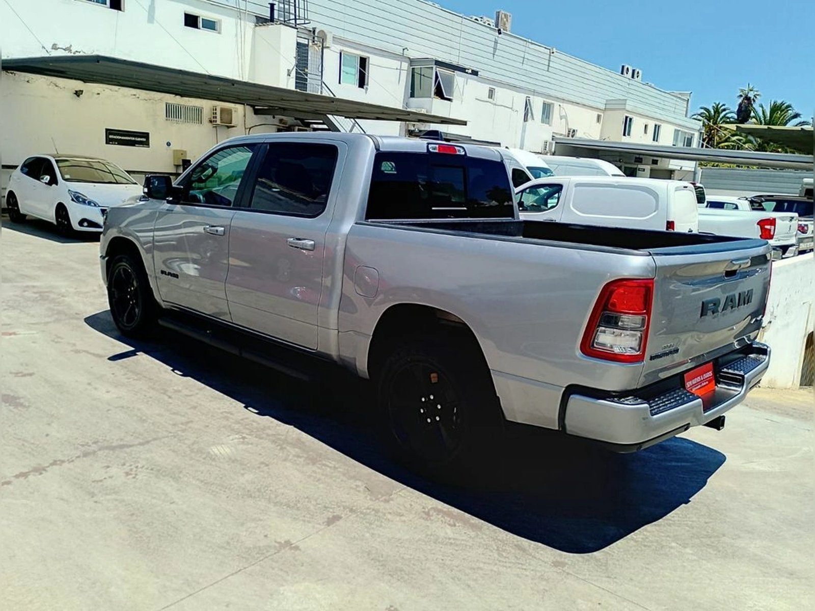 RAM 1500 3.6 BIG HORN E-TORQUE 4X4 CREW CAB AT 4P 2023 - Foto 4 de 15