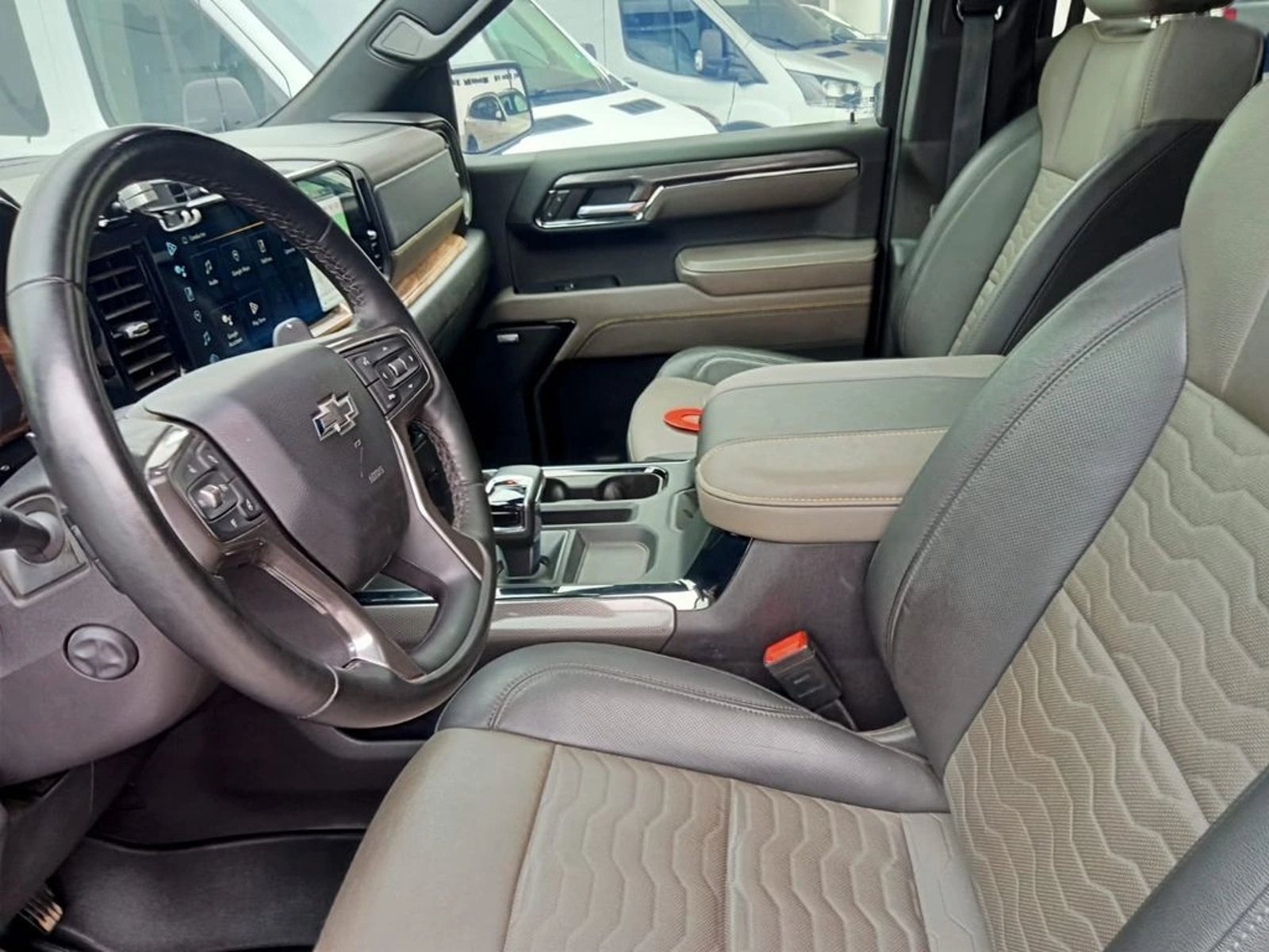 CHEVROLET SILVERADO 6.2 ZR2 Auto DC 4WD R 2025 - Imagen 10 de 18