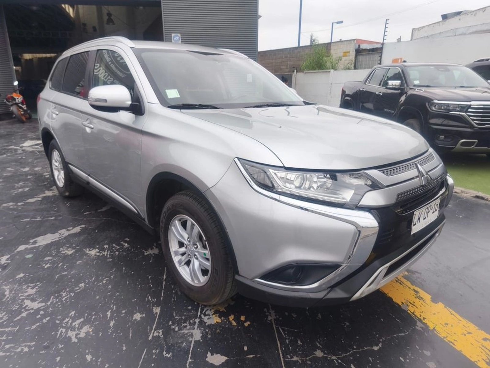 MITSUBISHI OUTLANDER GLX 2020 - Imagen 3 de 16