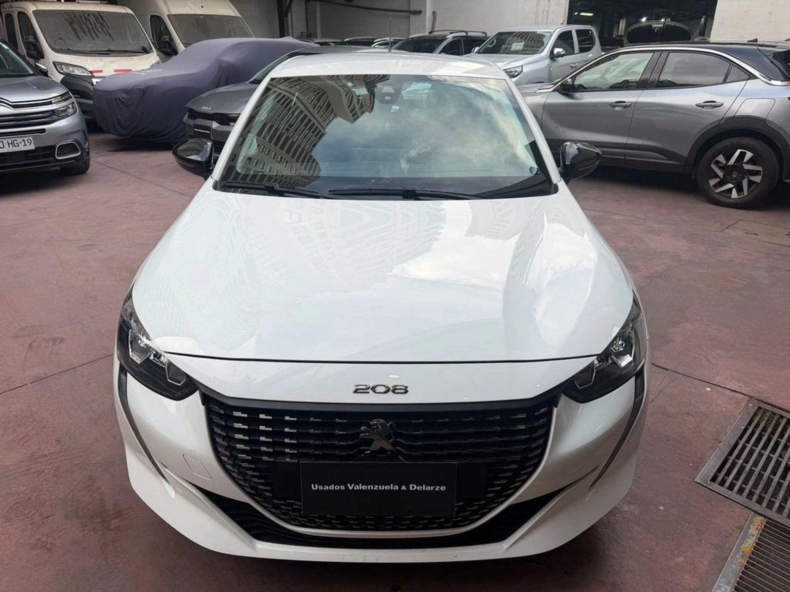 Peugeot 208 Active Pack Puretech 75 e6.4 2024 - Foto 2 de 12