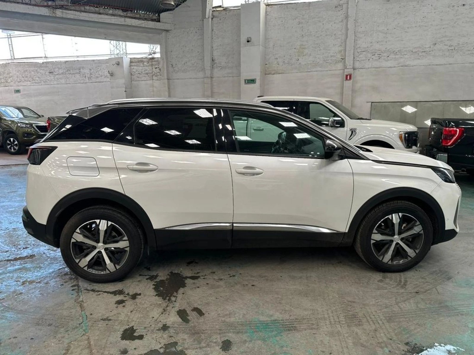 PEUGEOT 3008 ALLURE 165HP 1.6 AUT 2023 - Imagen 7 de 16