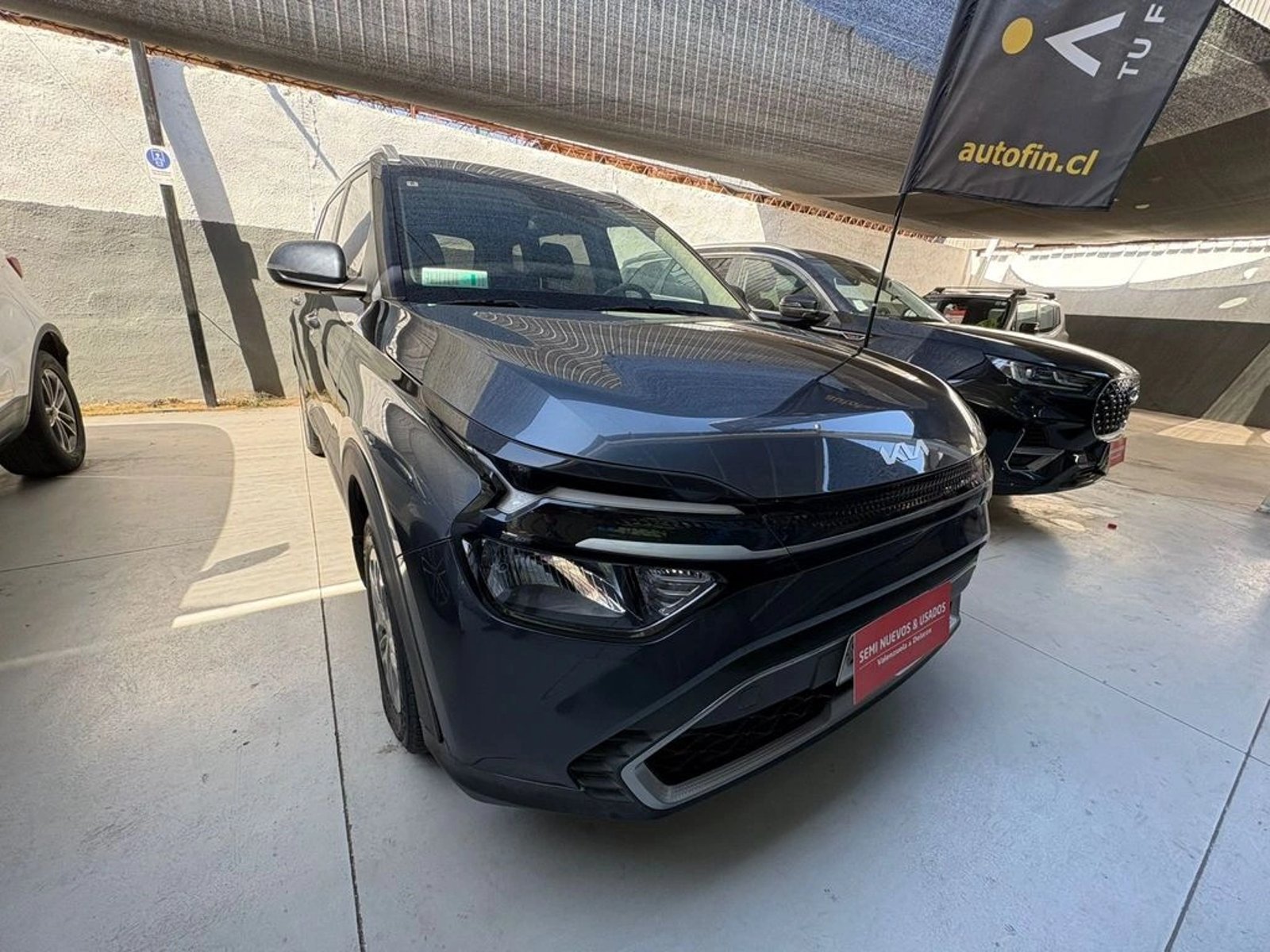 Kia CARENS 1.5L LX 4X2 6MT 5P 2022 - Foto 2 de 5