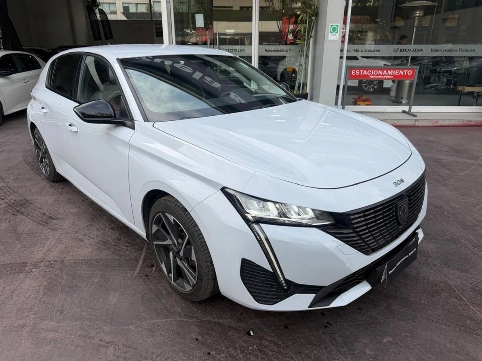 Peugeot 308 Allure Pack BlueHDi 130 EAT8 2025 - Imagen 3 de 14