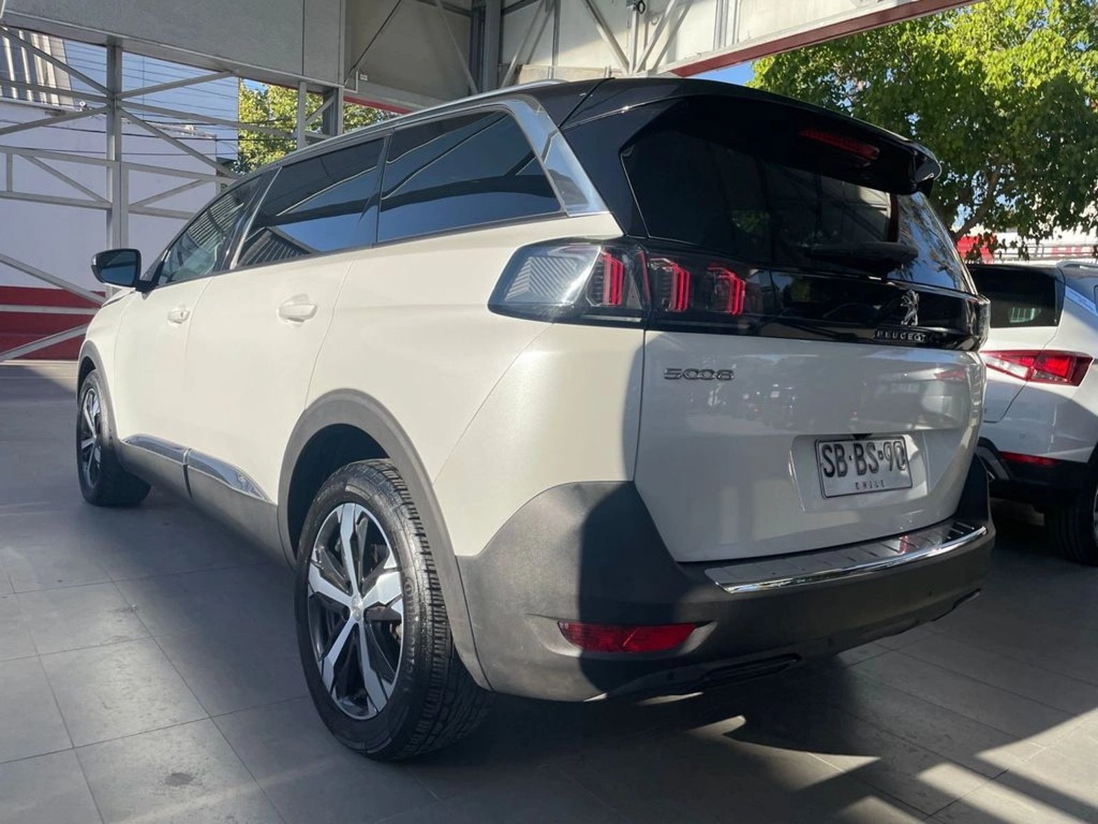 Peugeot 5008 Allure BlueHDi 130 EAT8 2022 - Foto 5 de 14