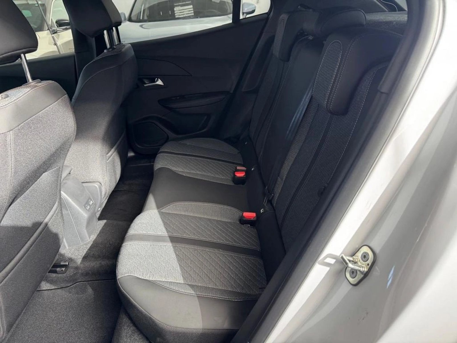 PEUGEOT 2008 MCA Allure Pack Puretech 130 2025 - Imagen 11 de 17