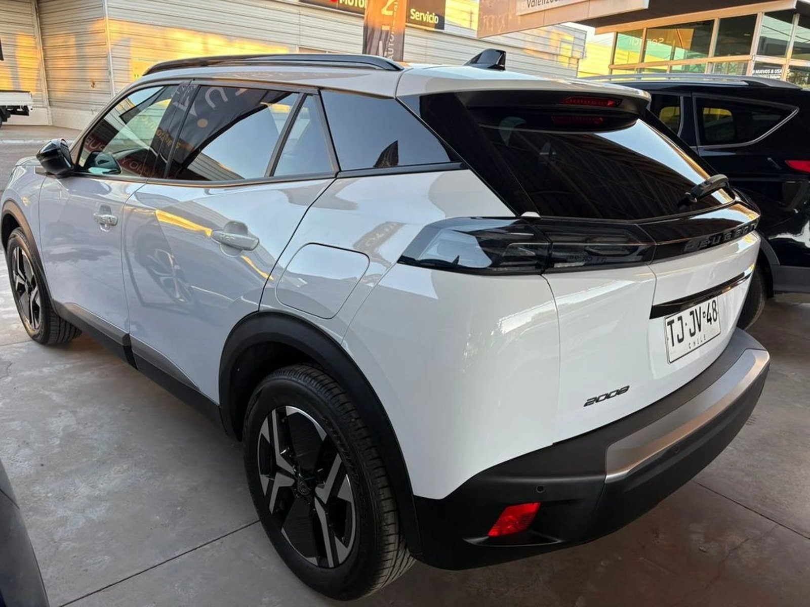 PEUGEOT 2008 Allure Pack Puretech 130 EAT8 2024 - Imagen 5 de 10