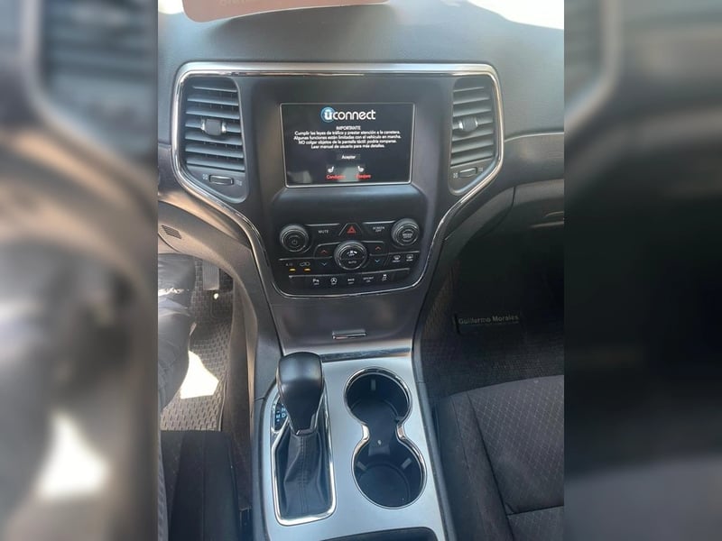 Jeep GRAND CHEROKEE Laredo Sport 2019 - Imagen 10 de 12