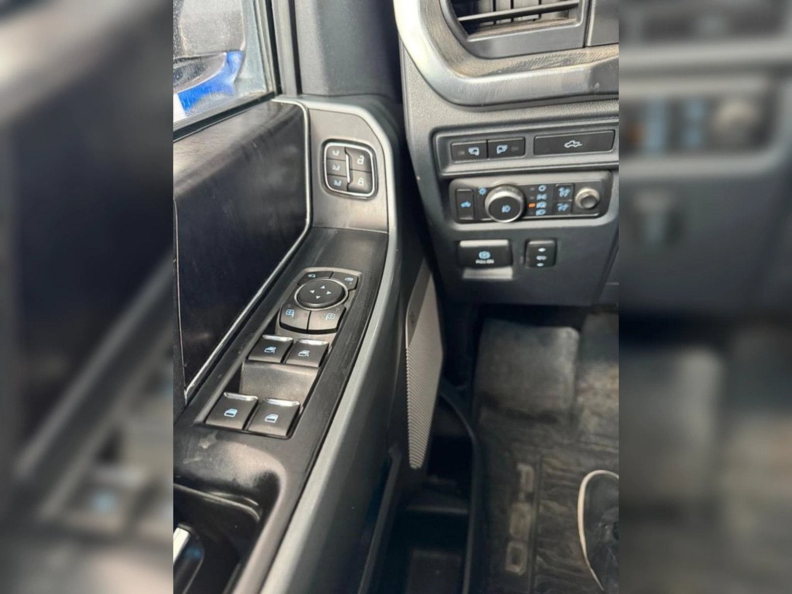 FORD F-150 Lariat Luxury AT 2023 - Imagen 12 de 19
