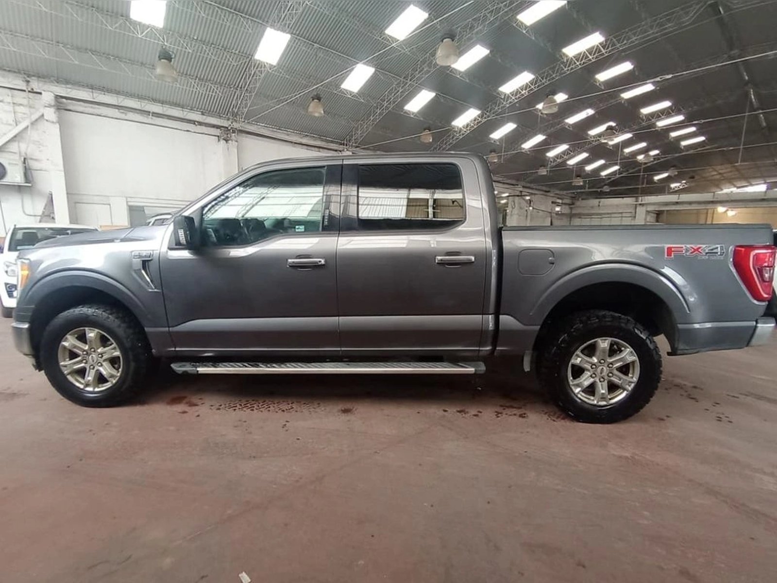 Ford F-150 XLT 4X4 5.0 AUT 2023 - Imagen 8 de 12