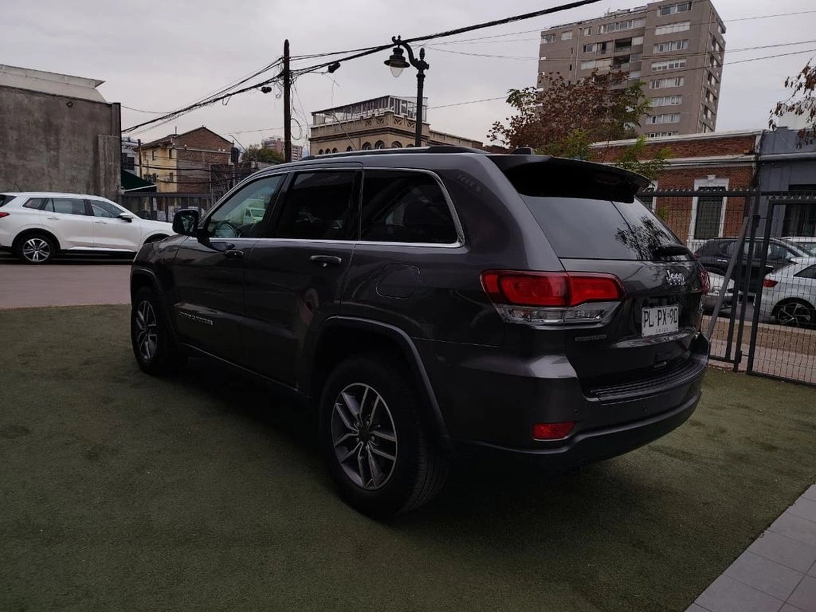 Jeep GRAND CHEROKEE Laredo 4X2 3.6L 2021 - Imagen 9 de 14