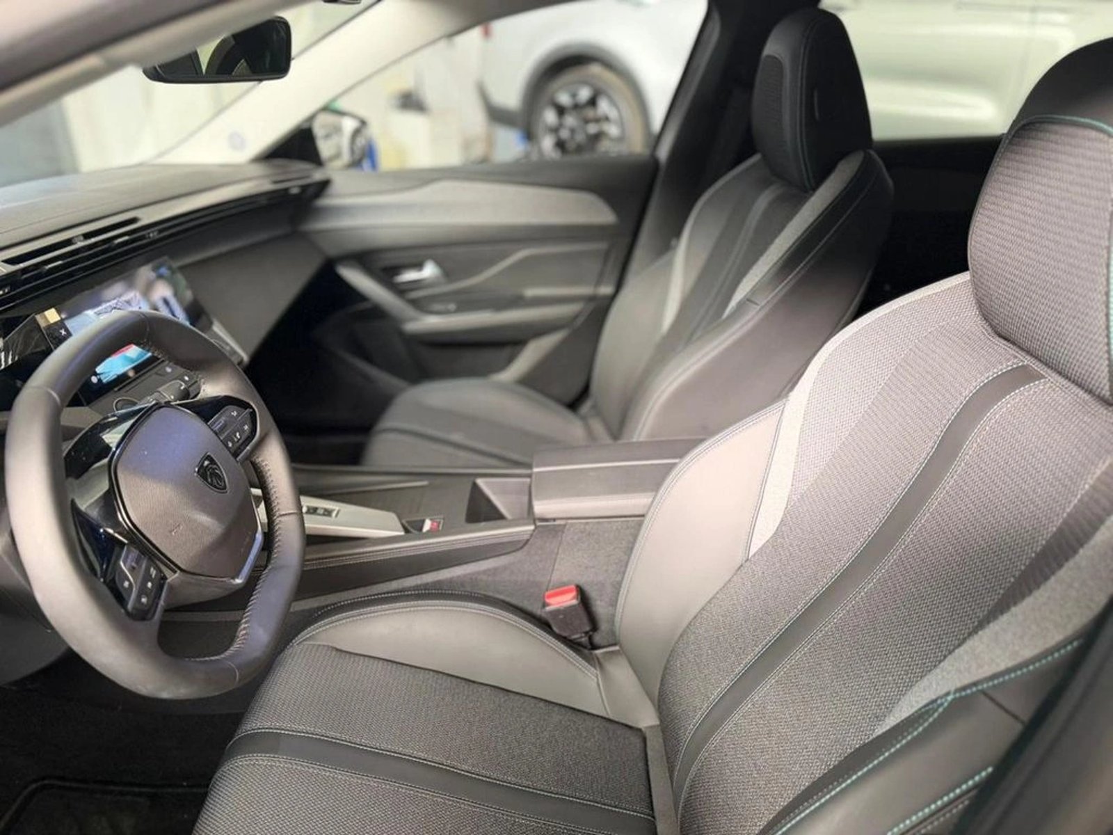 PEUGEOT 308 Allure Pack Puretech 130 EAT8 PRS 2025 - Imagen 10 de 18