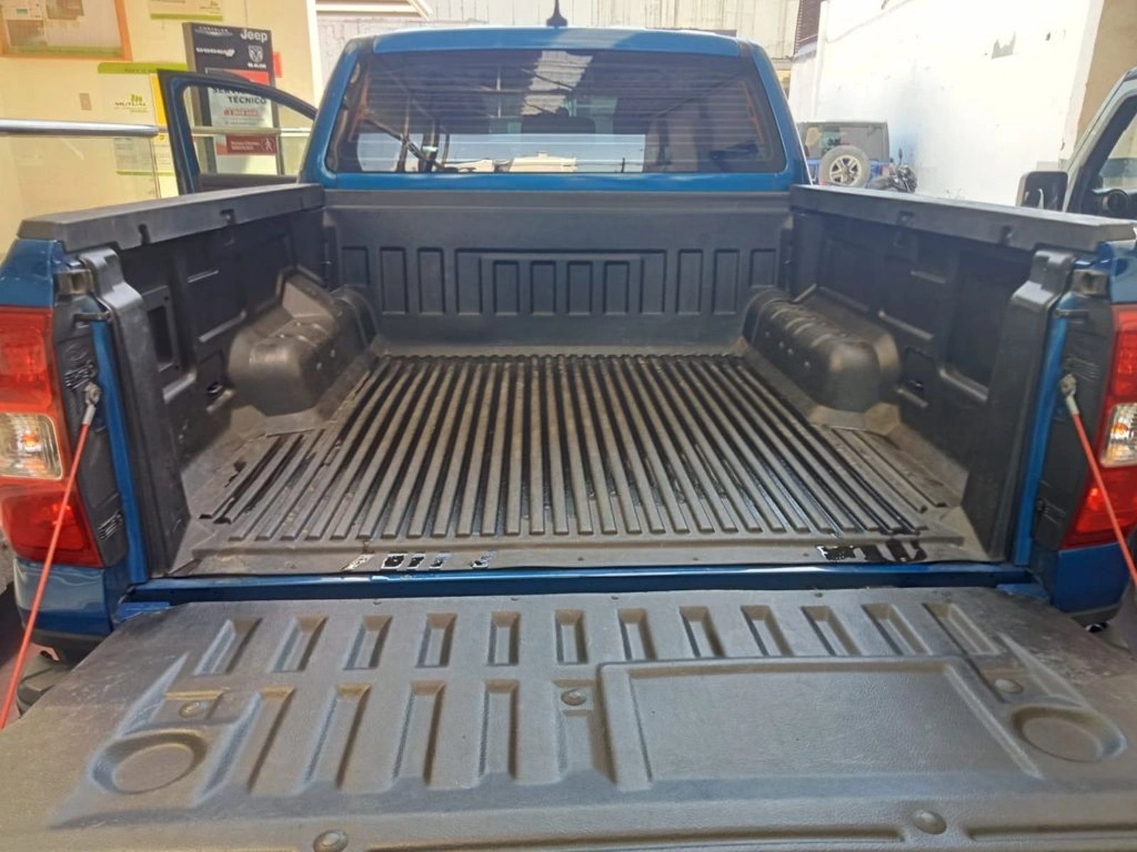 FORD RANGER XLS 4x2 2.0L MT 2025 - Imagen 9 de 20