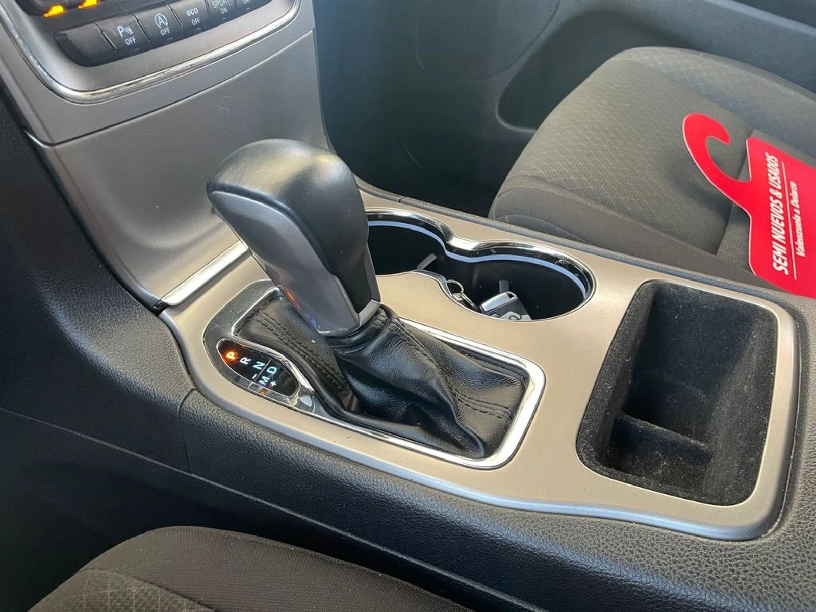 JEEP GRAND CHEROKEE Laredo Sport 2022 - Imagen 12 de 20