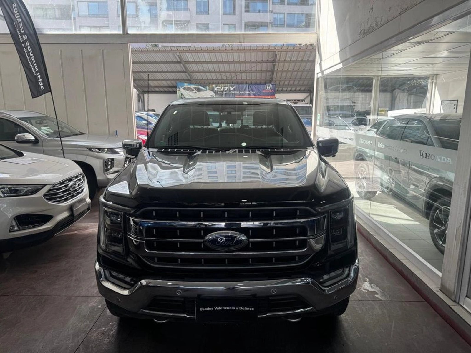 Ford F-150 5.0 LARIAT LUXURY CC DOB. CAB. 4X4 AT 4P 2023 - Foto 2 de 15