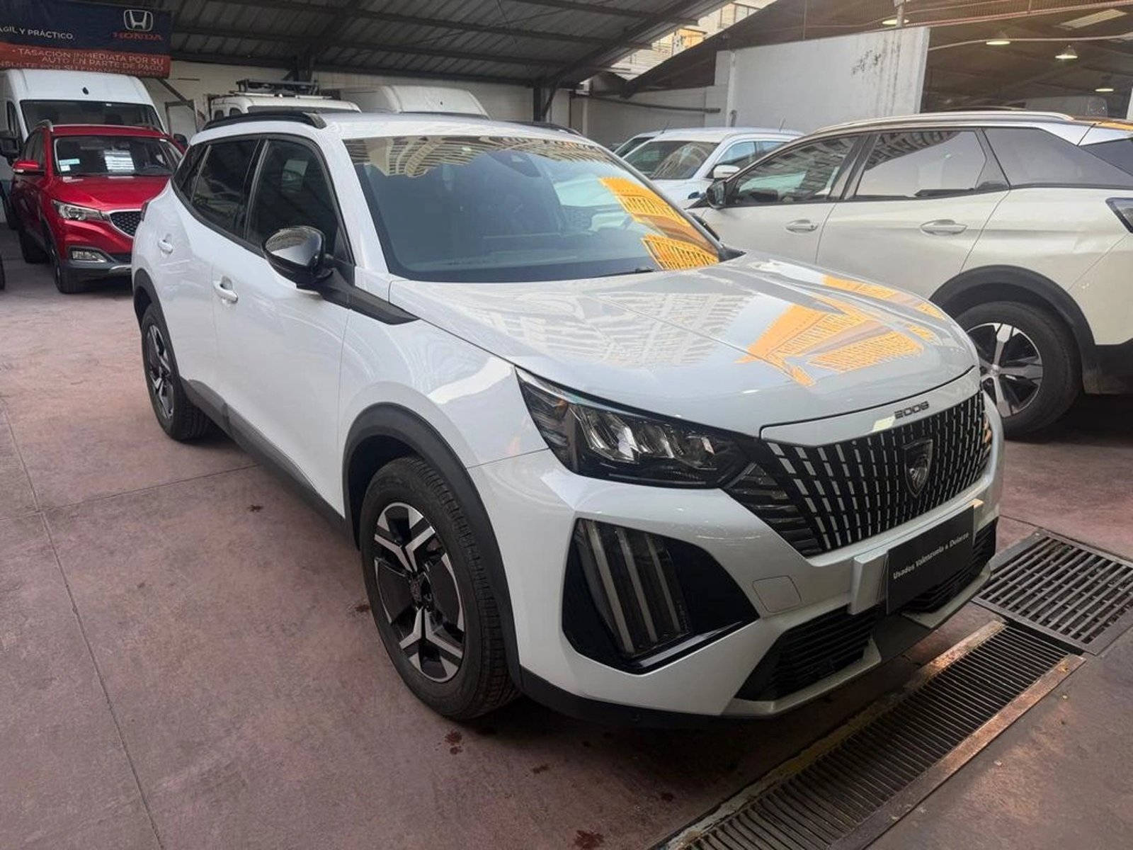 Peugeot 2008 ALLURE 130 1.2 AUT 2025 - Foto 3 de 13