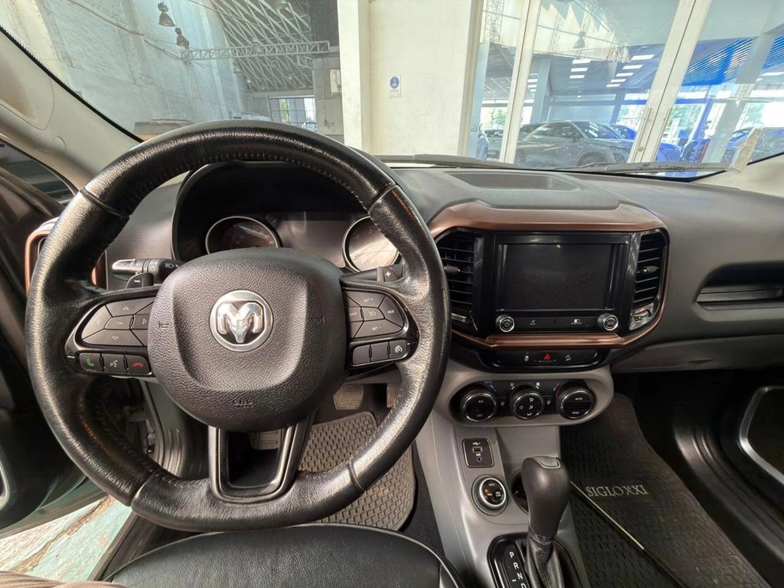 RAM 1000 2.0 AT9 LARAMIE DSL 2021 - Imagen 11 de 16