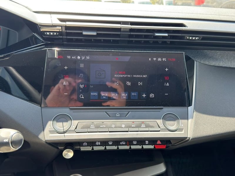 Peugeot 308 Allure Hybrid 136hp AT 2026 - Imagen 13 de 18