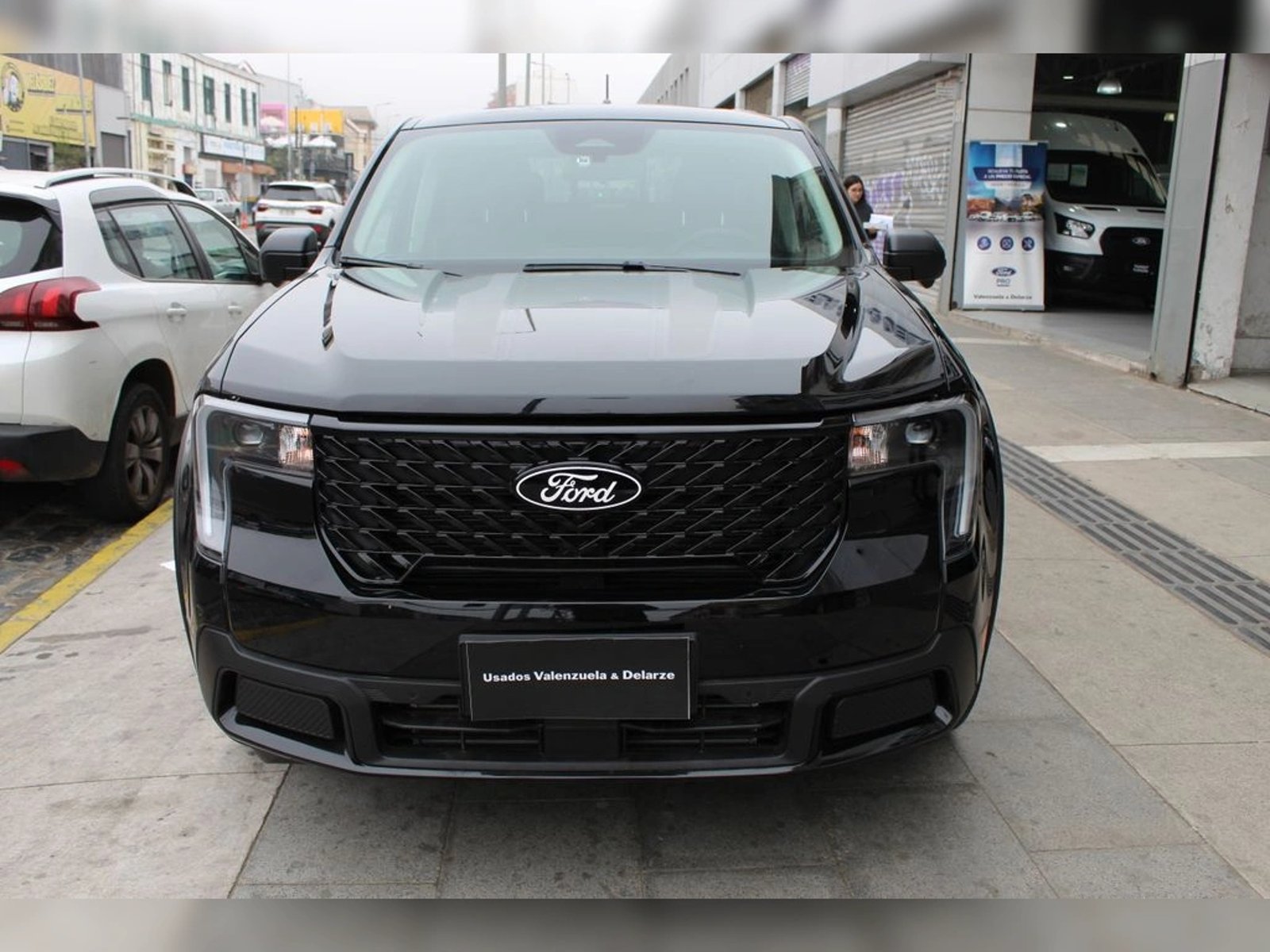Ford MAVERICK Lariat Black 4x4 2026 - Foto 2 de 10