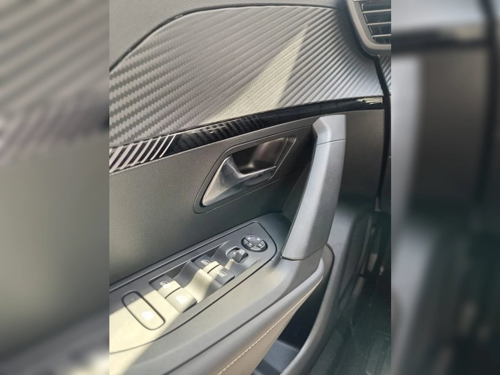 PEUGEOT 2008 MCA Allure Pack Puretech 130 2025 - Imagen 20 de 20