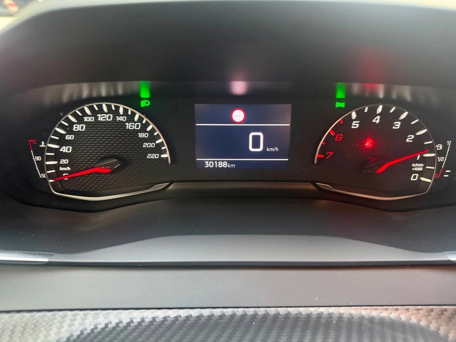 Peugeot 208 Active Pack Puretech 75 e6.4 2024 - Imagen 8 de 12