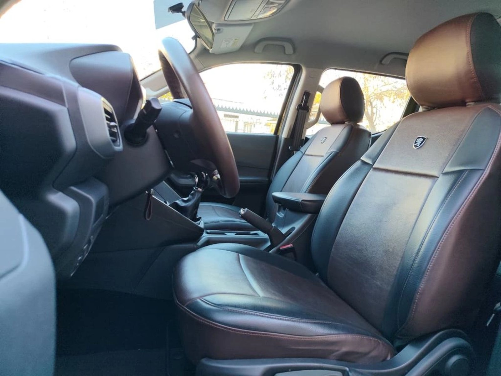 PEUGEOT LANDTREK Active BlueHDi 180 4x4 2024 - Imagen 9 de 15