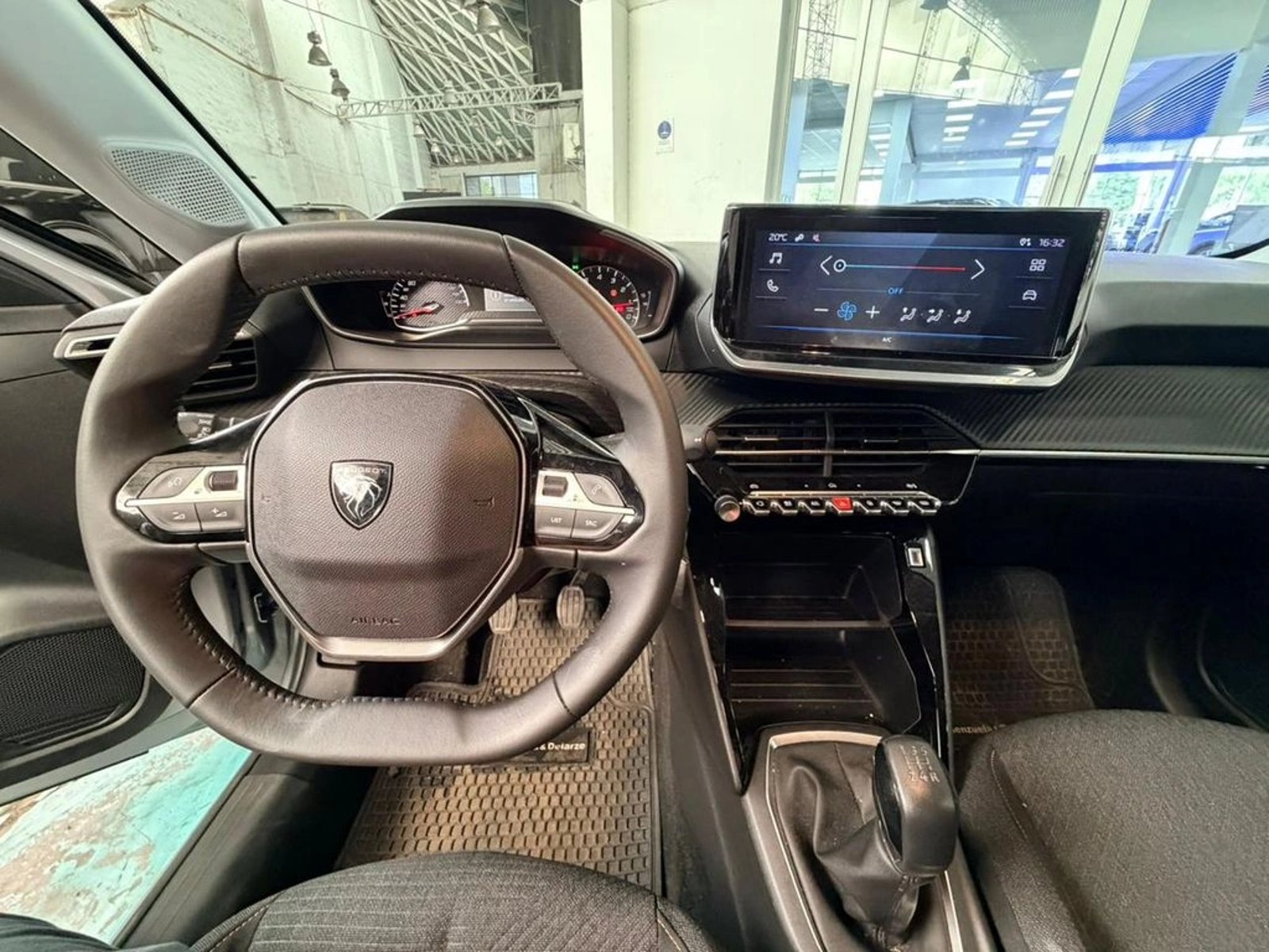 PEUGEOT 208 MCA Style Puretech 75 2026 - Imagen 11 de 18