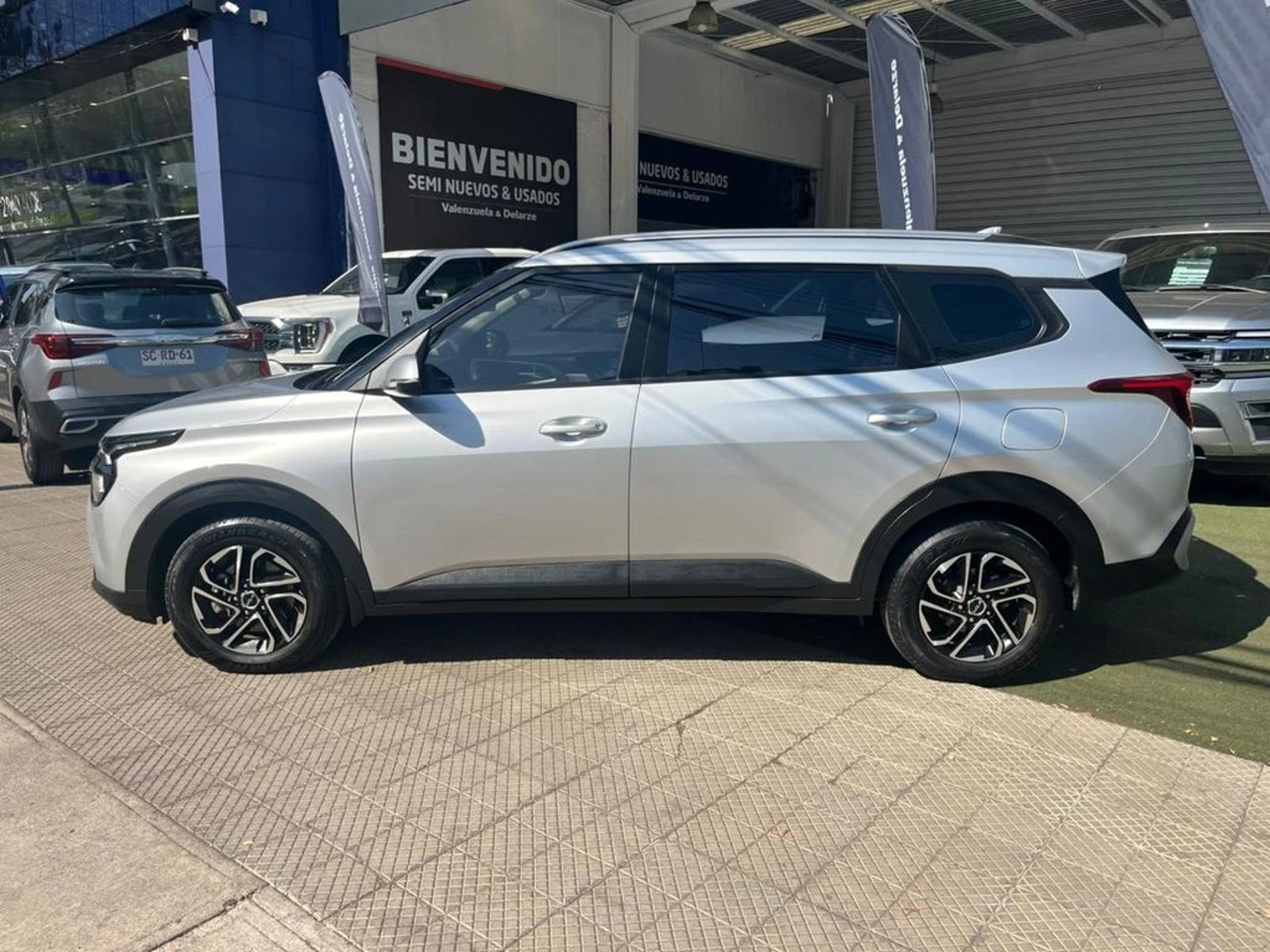 Kia CARENS EX 1.4 AUT 2022 - Foto 3 de 17