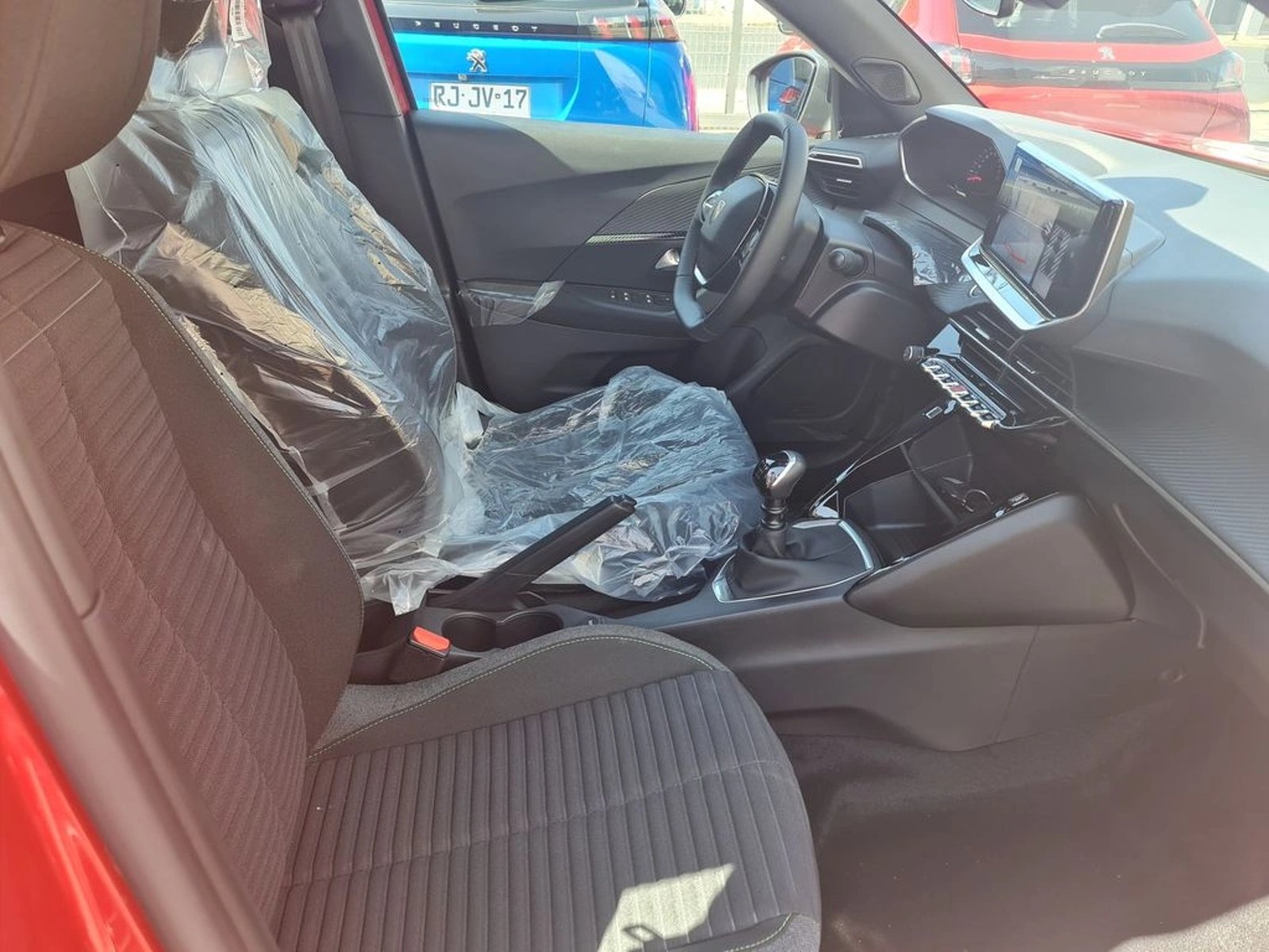 PEUGEOT 2008 MCA Active Puretech 130 2025 - Imagen 10 de 17