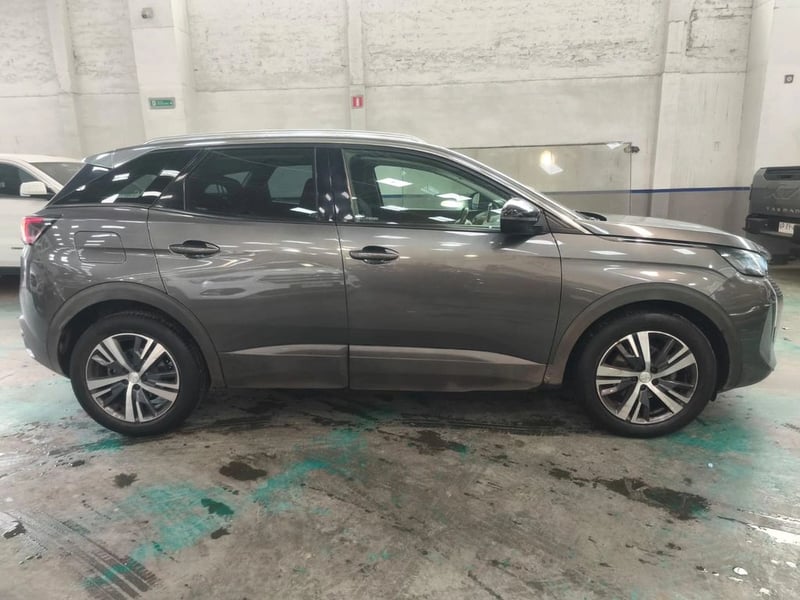 Peugeot 3008 PURETECH 1.2L 2022 - Imagen 8 de 14