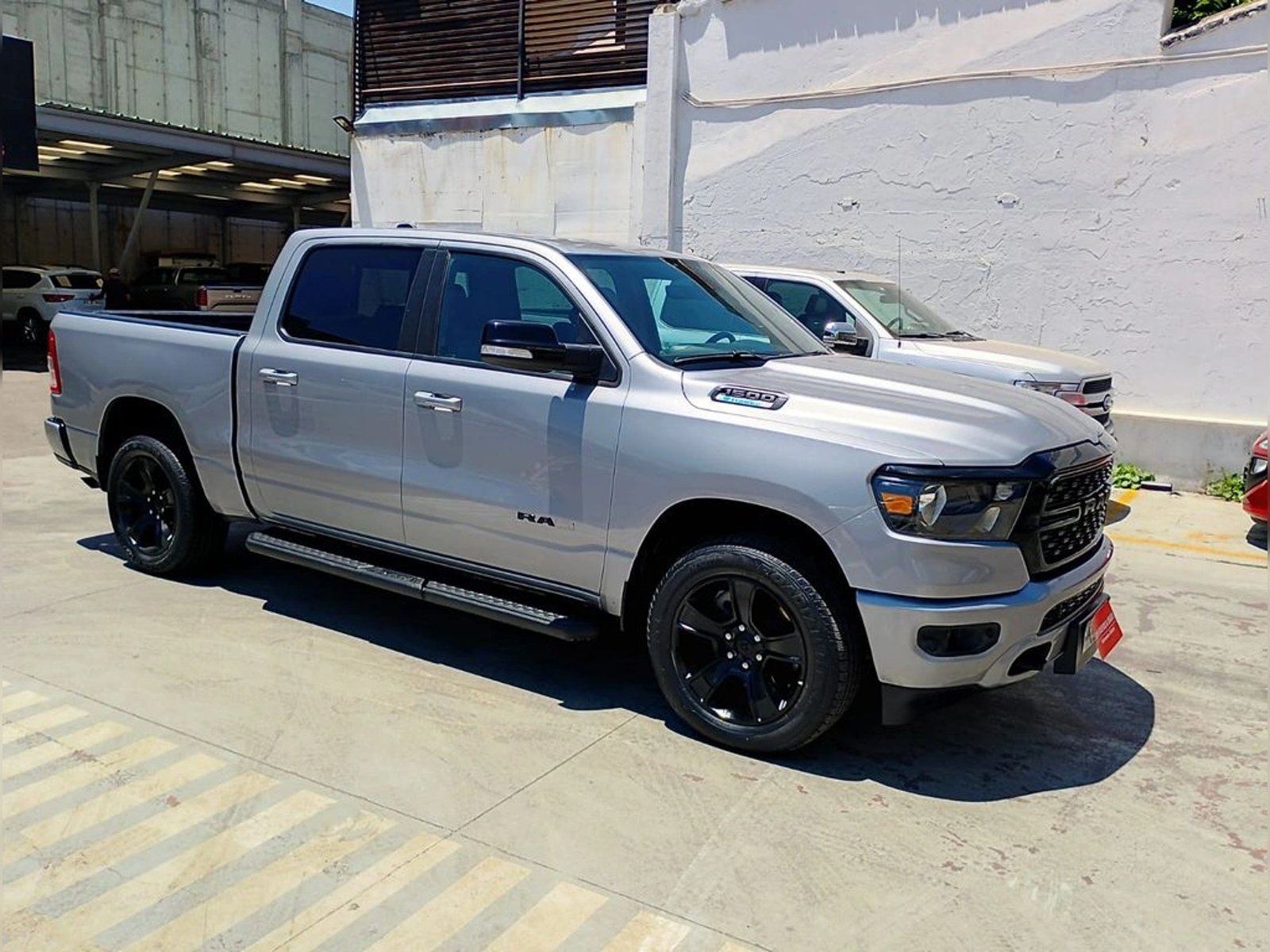 RAM 1500 3.6 BIG HORN E-TORQUE 4X4 CREW CAB AT 4P 2023 - Foto 3 de 15