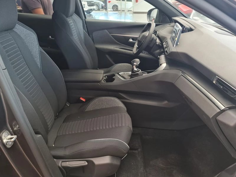 Peugeot 3008 Active Pack Puretech 130 2025 - Imagen 15 de 16