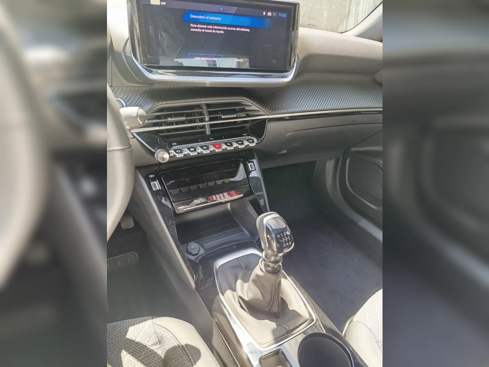 PEUGEOT 2008 MCA Allure Pack Puretech 130 2025 - Imagen 17 de 20