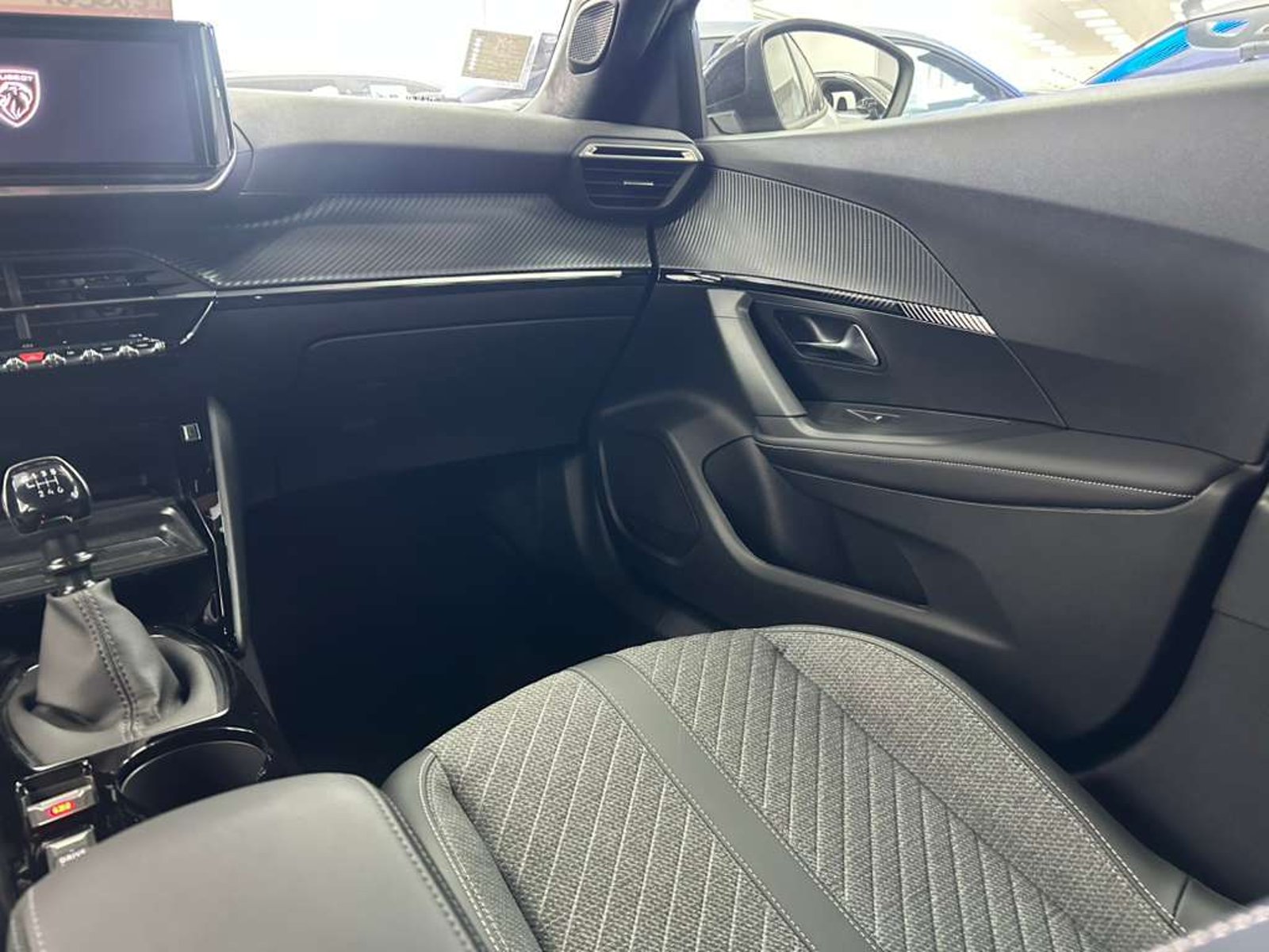PEUGEOT 2008 MCA Allure Puretech 130 2025 - Imagen 10 de 17