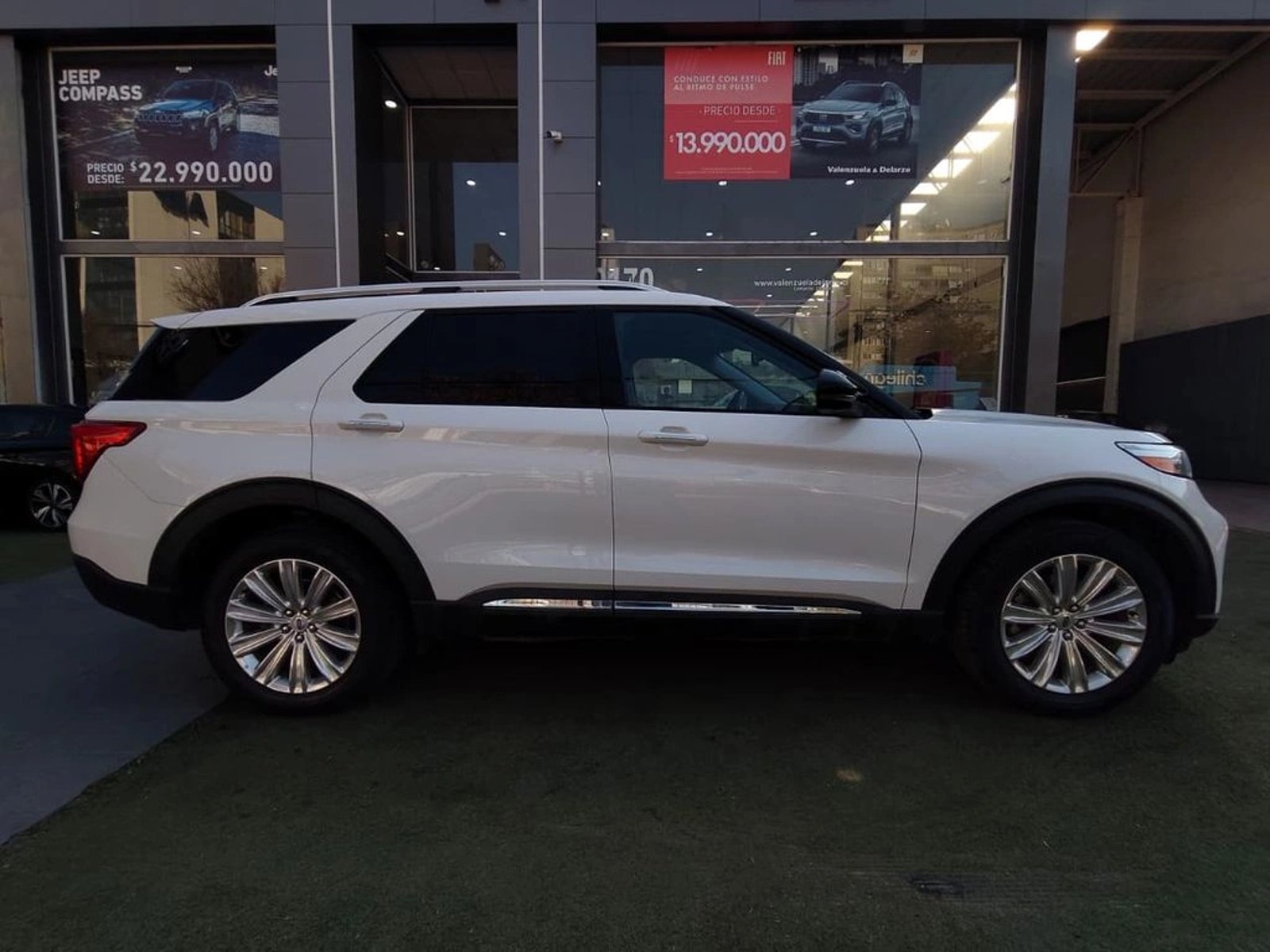 Ford EXPLORER 2.3 ECOBOOST LIMITED 4X4 AT 5P 2023 - Foto 5 de 18