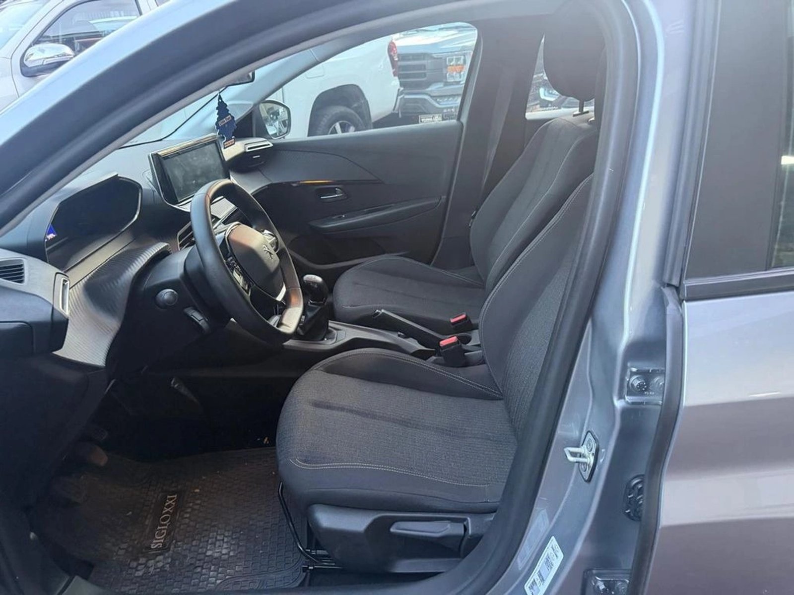 Peugeot 208 PURETECH 75 MT 1.2 2023 - Imagen 11 de 12