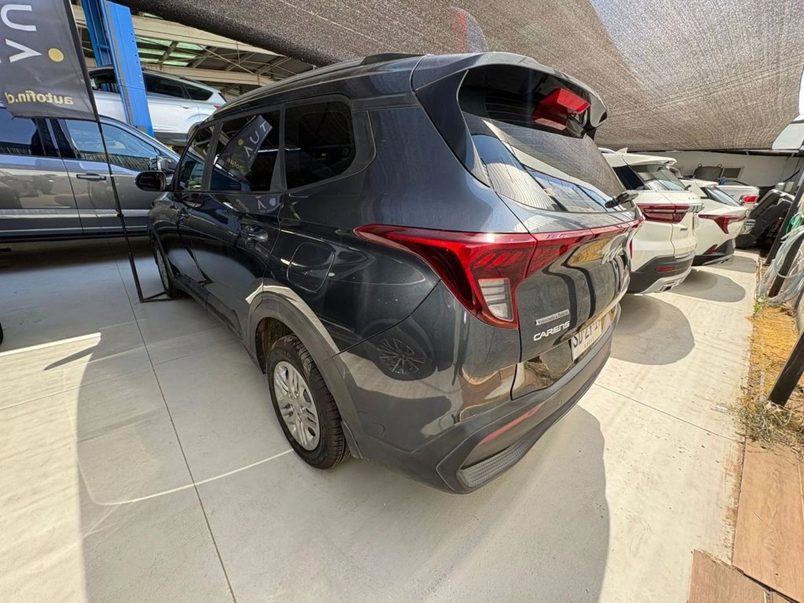 Kia CARENS 1.5L LX 4X2 6MT 5P 2022 - Foto 3 de 5