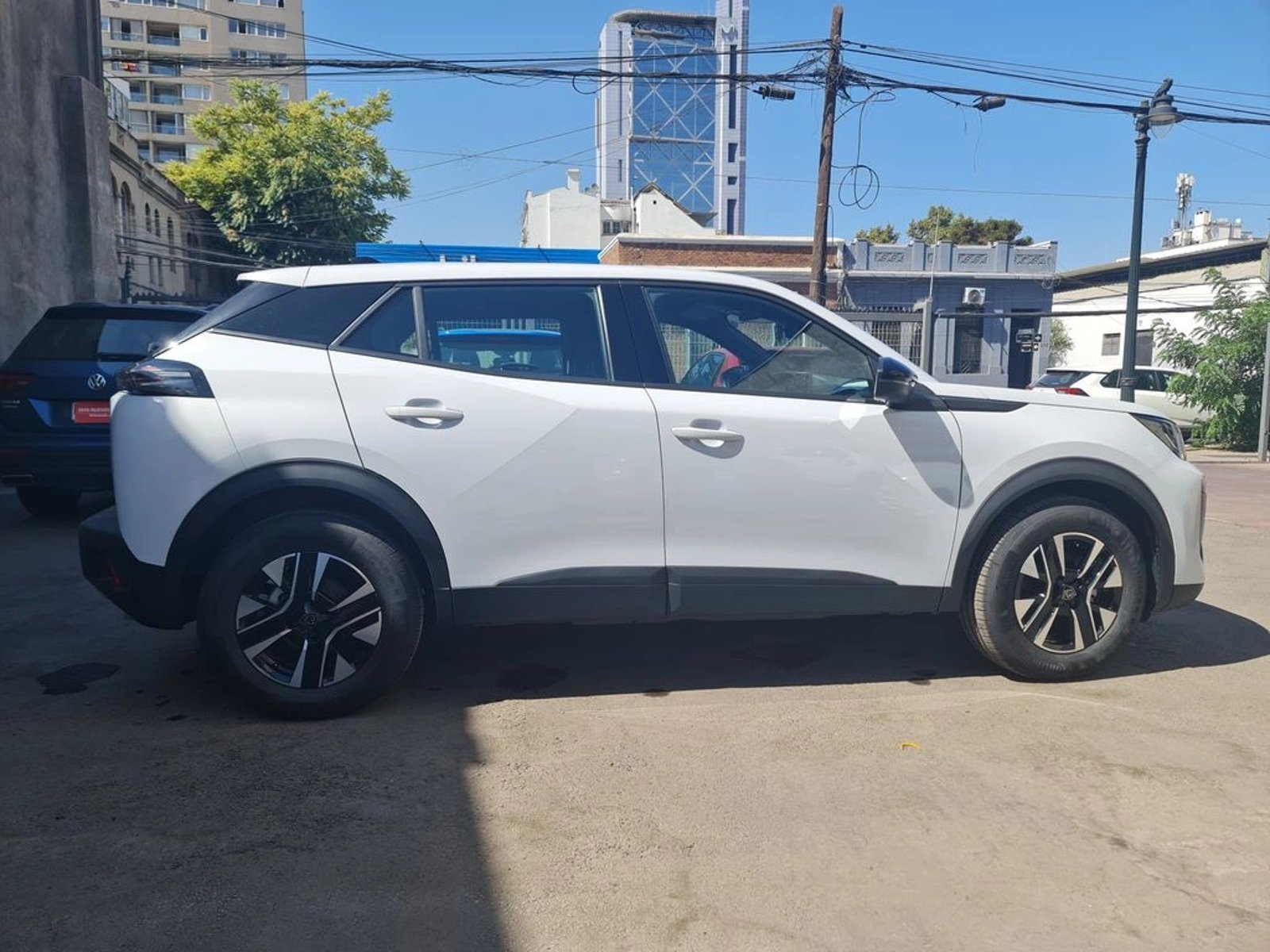 PEUGEOT 2008 MCA Active Puretech 130 2025 - Imagen 4 de 14
