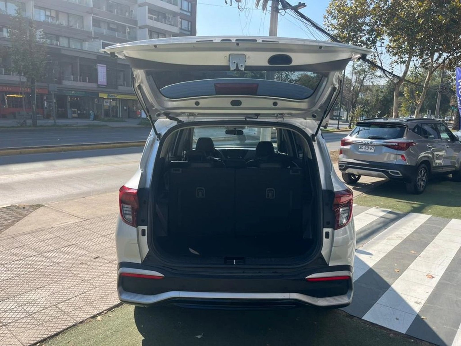 KIA CARENS EX 1.4 AUT 2022 - Imagen 9 de 20