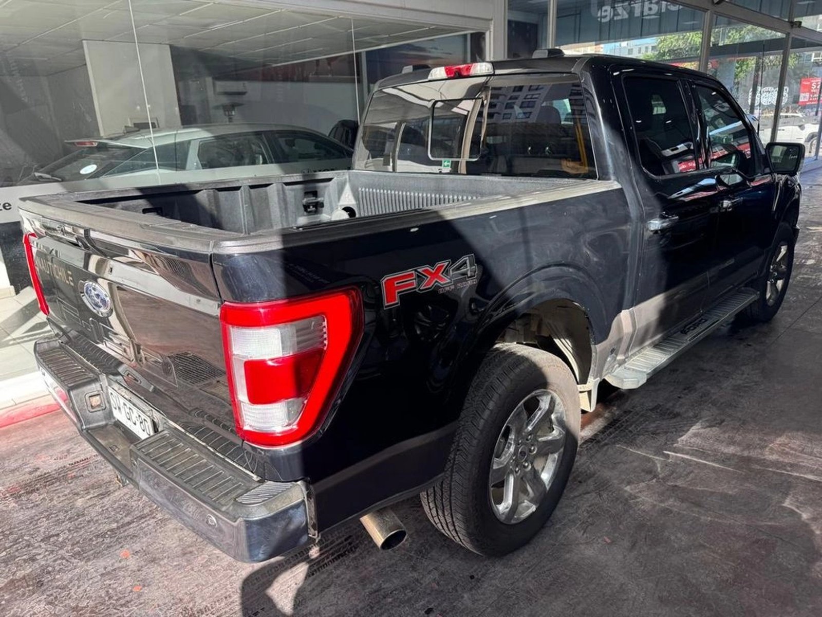 Ford F-150 5.0 LARIAT LUXURY CC DOB. CAB. 4X4 AT 4P 2023 - Foto 4 de 15