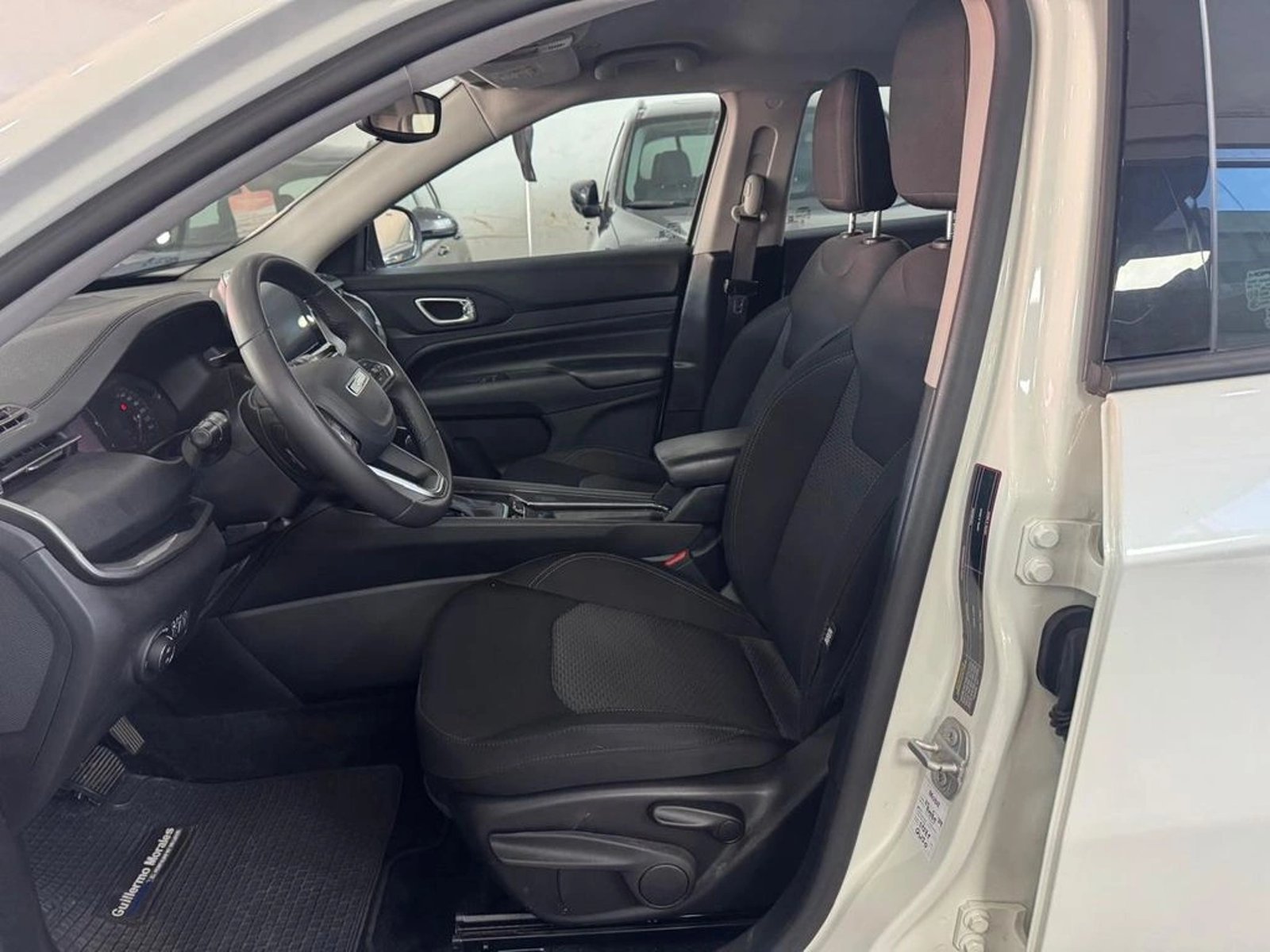 JEEP COMPASS SPORT 1.3 AUT 2023 - Imagen 8 de 16