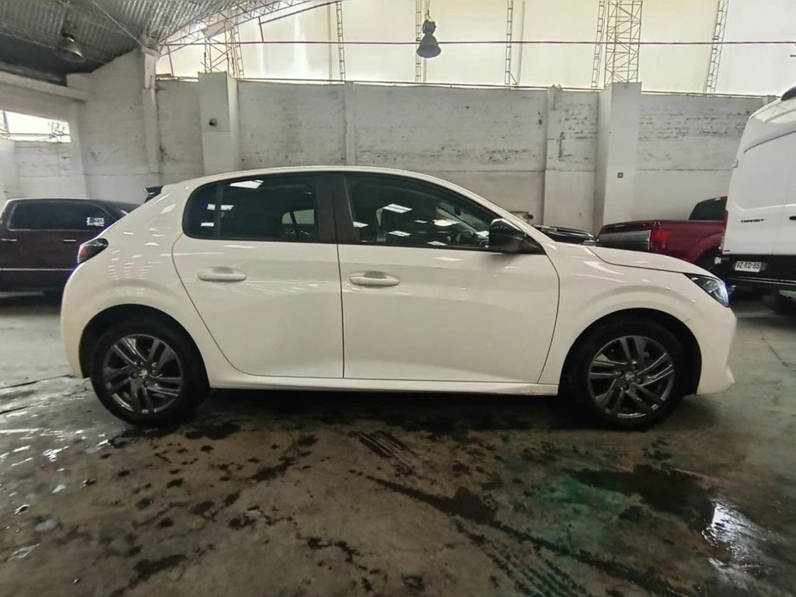 Peugeot 208 Active Pack BlueHDi 100 2023 - Foto 4 de 14