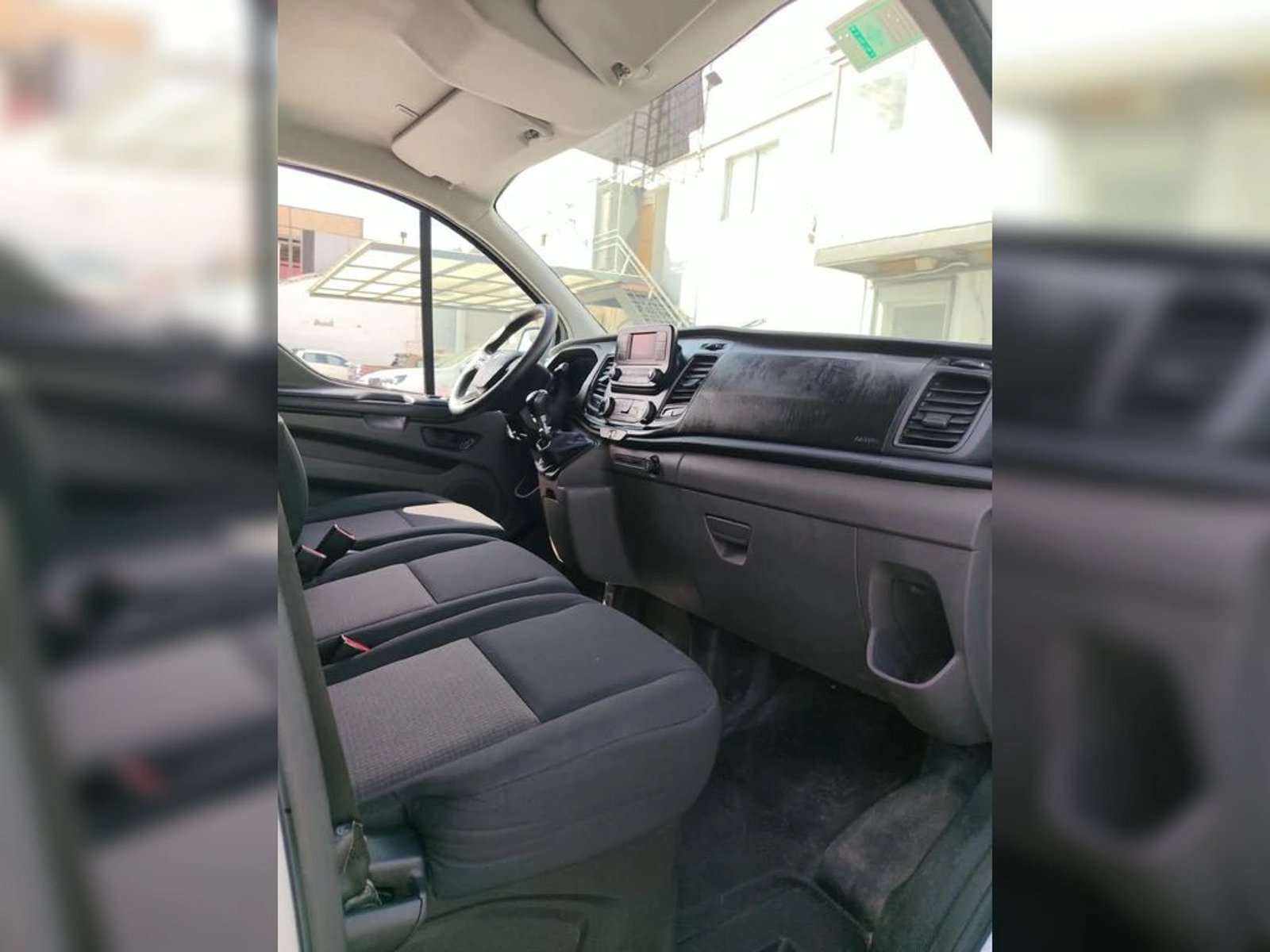 Ford TRANSIT CUSTOM 2.0 2024 - Imagen 12 de 15