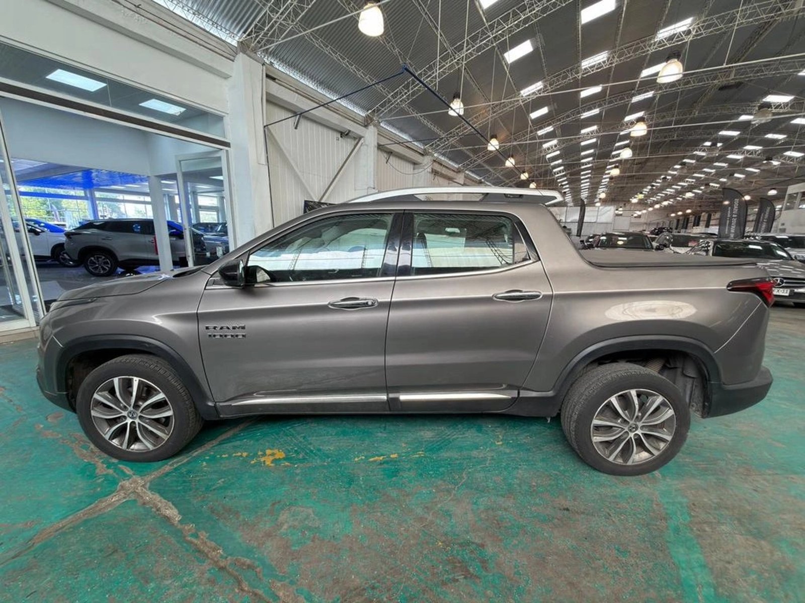 RAM 1000 LARAMIE 4X4 DOB. CAB. AT 4P 2021 - Foto 3 de 11