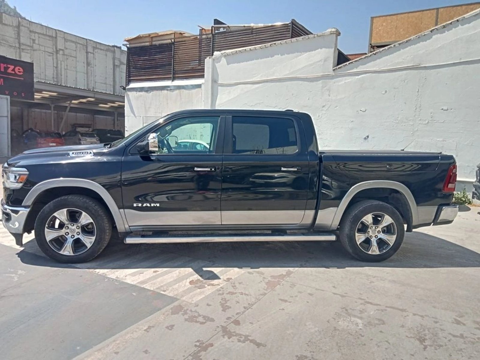 RAM 1500 Laramie 2020 - Foto 5 de 18