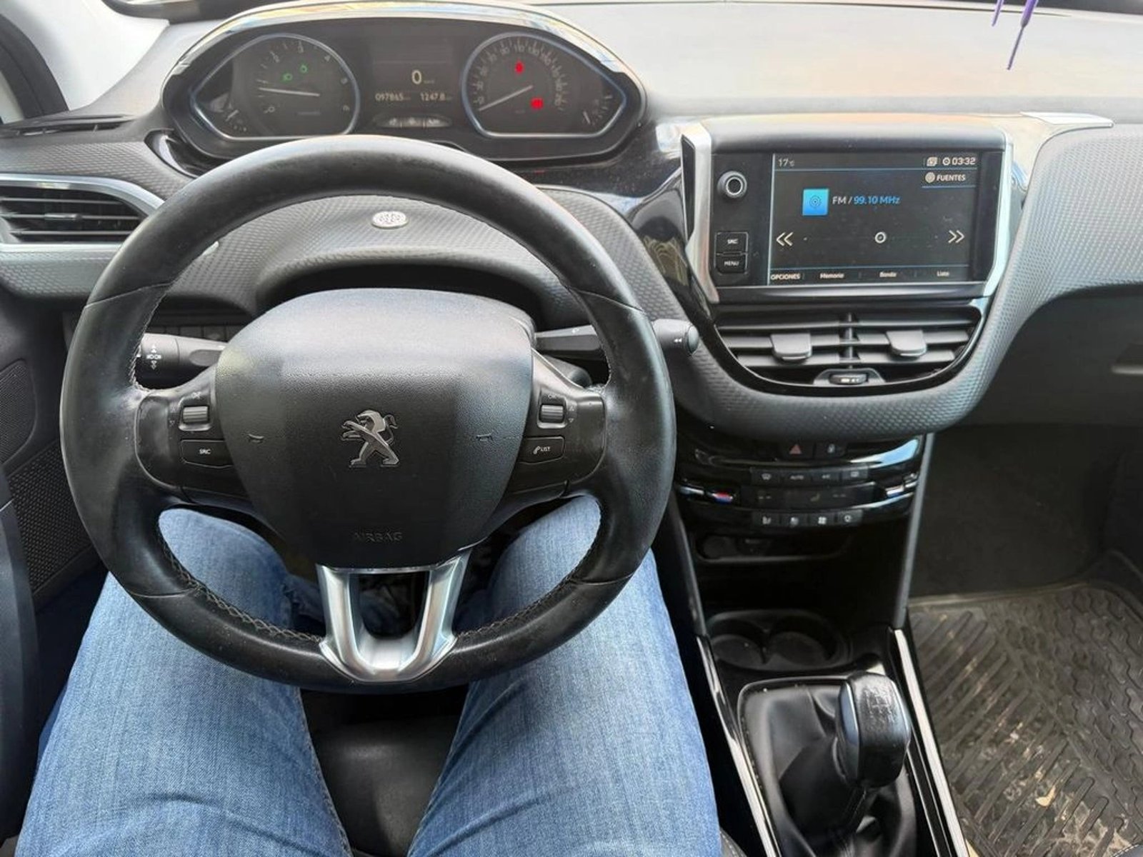 Peugeot 2008 Allure 1.6 e-HDi 92HP 2018 - Imagen 7 de 11