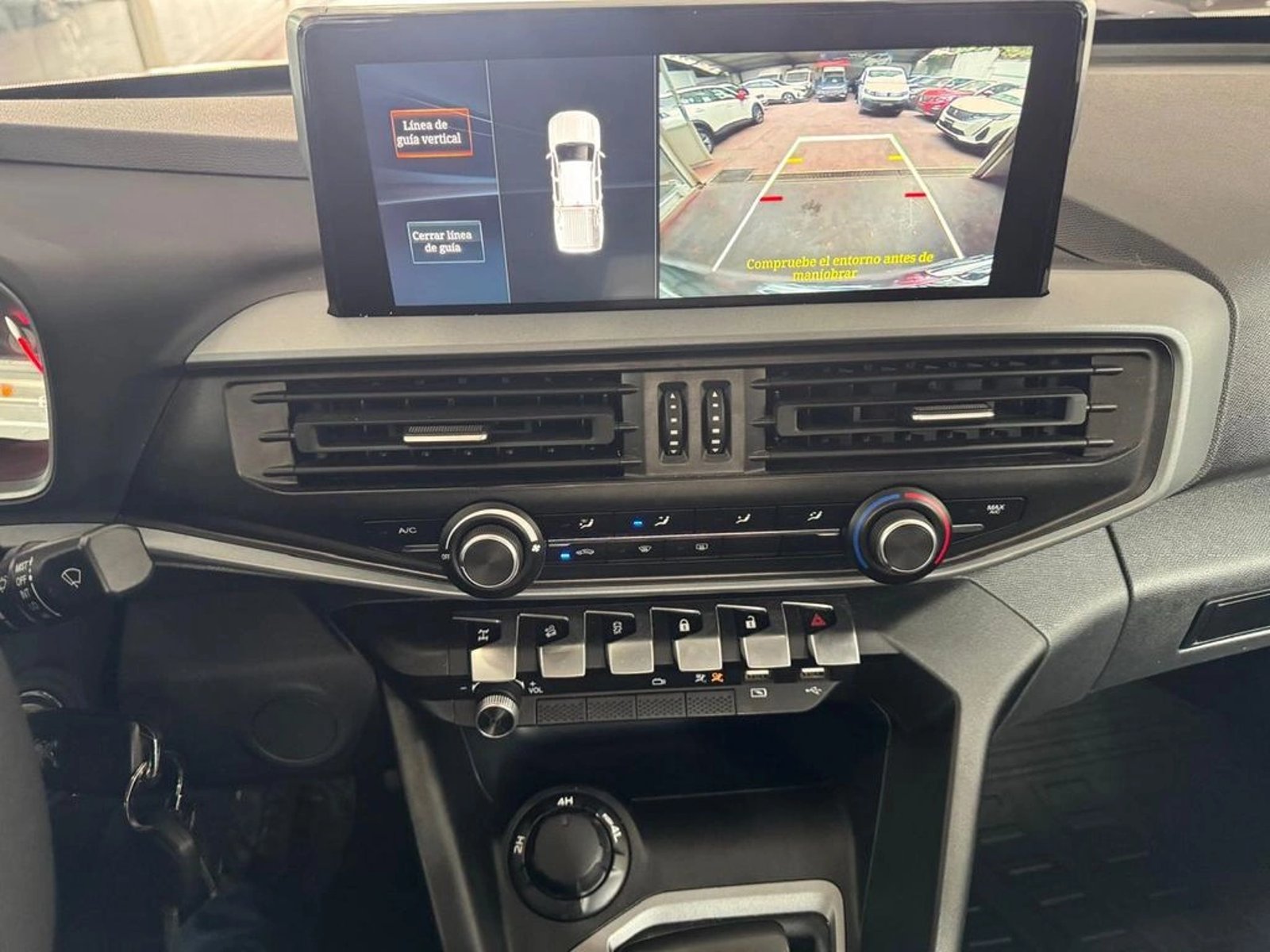 PEUGEOT LANDTREK Active BlueHDi 180 4x4 AT 2025 - Imagen 10 de 17